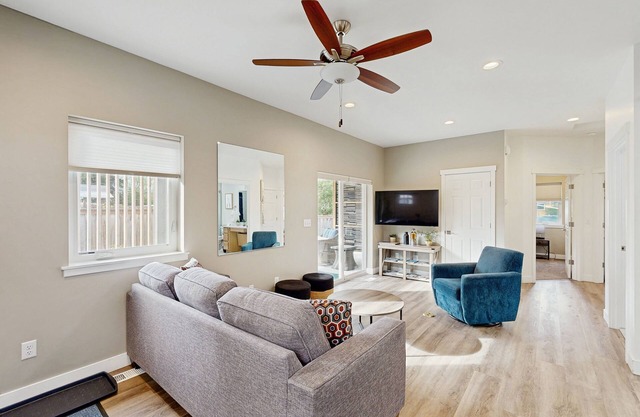 Modern & Accessible 4BR Retreat in Downtown Anchorage - dog friendly