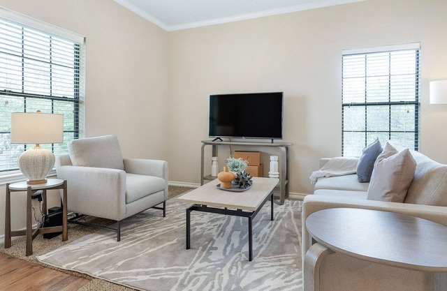 Modern Apartment in Prime Location (ID7908X30)