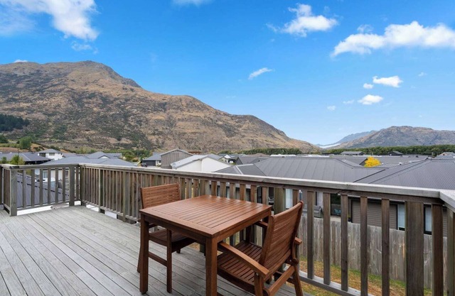 Modern Apartment with Coronet & Remarkables views