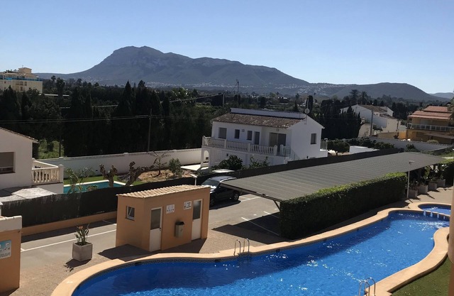 Modern apartment with pool that sleeps up to 3 people 400m from the sandy beach.