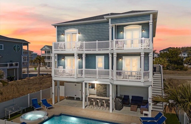 Modern Beach House: GameRoom, HeatedPool, HotTub, & TikiBar in Ocean Isle Beach