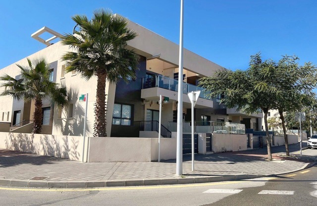 Modern Beach Home + Roof Terrace