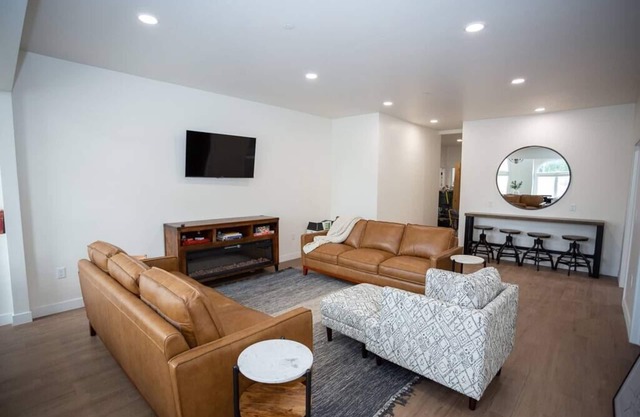 ⁂Modern Beauty⁂Park Access✔Large Groups✔Fast Wi-FI