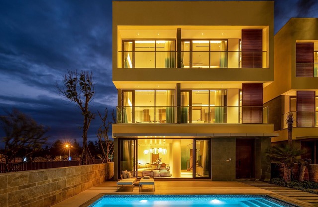 Modern Brand New 4 Bedroom Pool Villa | 5 Stars