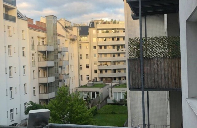 Modern bright apartment in top location