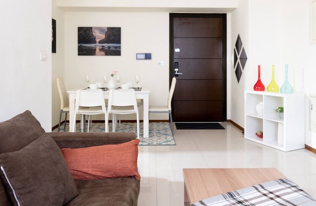 Modern Building in City Center Super Clean 3/2bath across Taipei Main Station