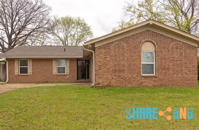 Modern Comfort Meets Serenity: Newly Remodeled 3BR Home in Pecan Lake