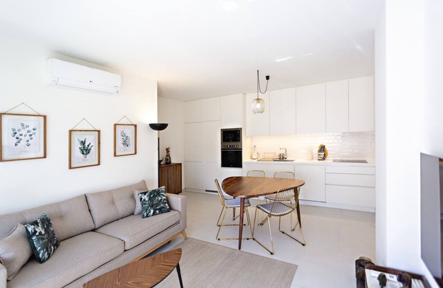 Modern, cosy, with pool