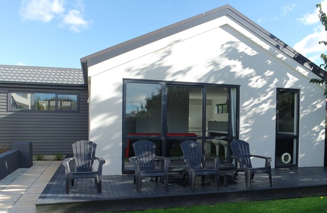 Modern Cottage in a Family Setting