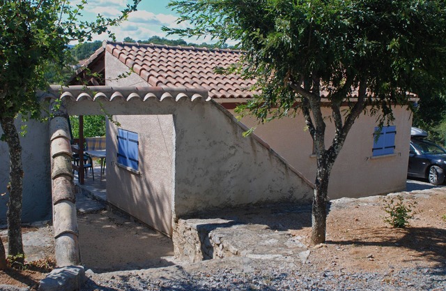 Modern cottage, swimming pools, Wifi, playground, village of gites closed and sported