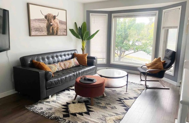 Modern Cozy Home Next To River Pathways & Downtown