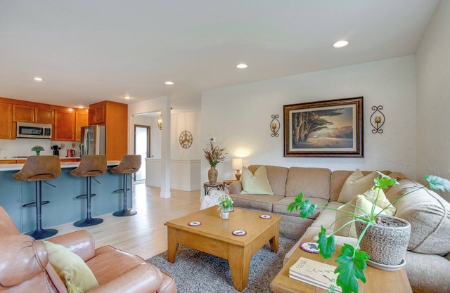Modern Creekside Home: 9 Mi to Downtown Denver
