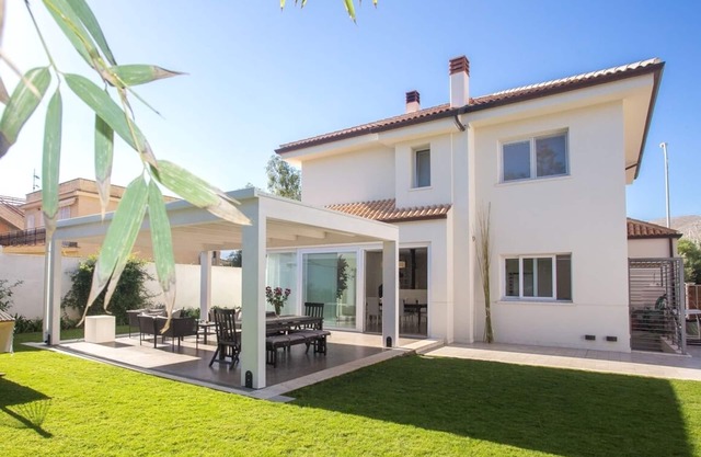 Modern detached villa near the beach of Mondello