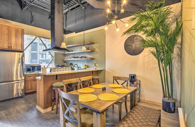 Modern Downtown Apt - Walk to Parks + Cafes!