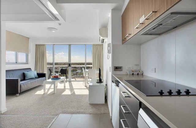 Modern Dual Key Apt w Pool in the heart of Mackay