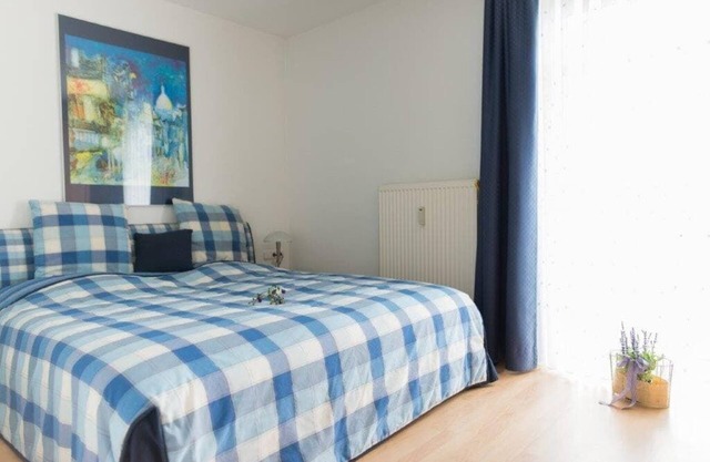 Modern Eingerichtete Ferienwohnung mit Balkon und Küchenzeile