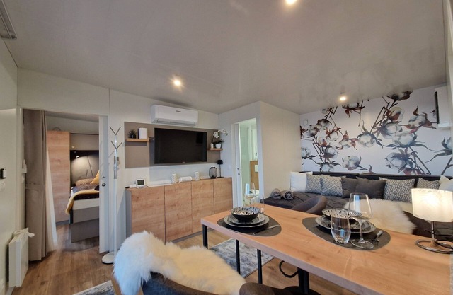 Modern Eingerichtetes Chalet mit Terrasse