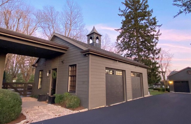 Modern & Elegant Carriage House on Paris Pike in Lexington