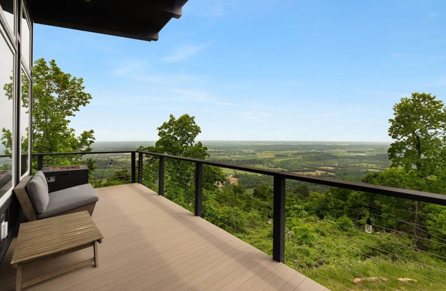 Modern Escape w Mountain Views, Fire Pit & Swing