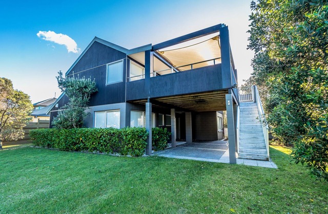 Modern family beach house