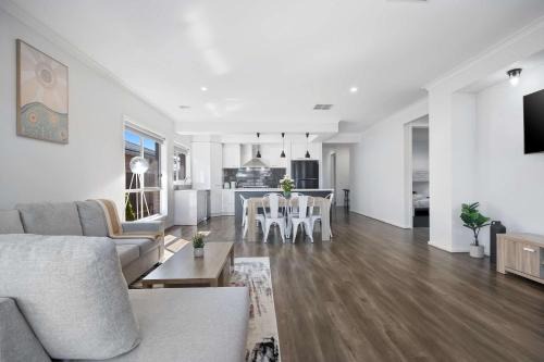 Modern Family Home in Lucas with Free WiFi