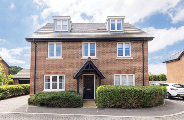 Modern Family Retreat Nr Beaches and Marina