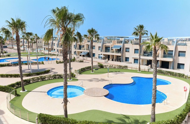 Modern flat close to the beach & Top Golf courses!