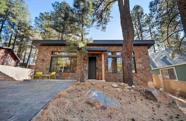 Modern Flagstaff Wood Cabin Home/Forest Views