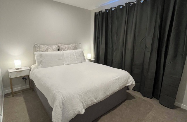 Modern Flat with Mountain Views in Queenstown