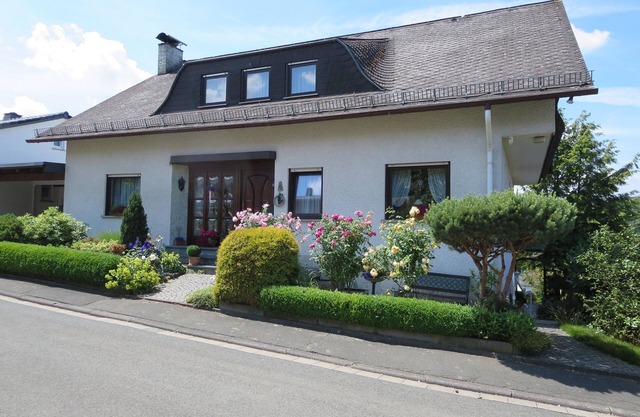 Modern granny unit in calm location