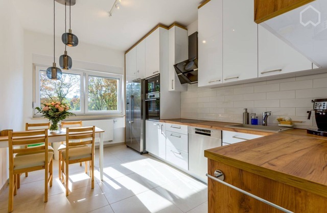 Modern, großzügig, Nahe Rhein & Waldpark