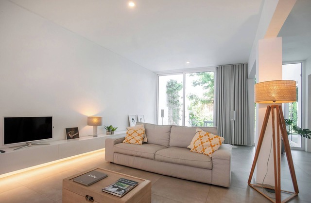 Modern Grove Villa | 3 Bedroom | BBQ | Aircon