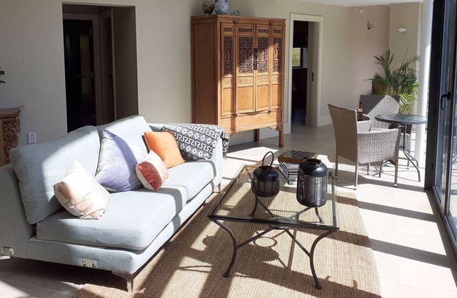 Modern house 3 minutes walk to a sandy beach