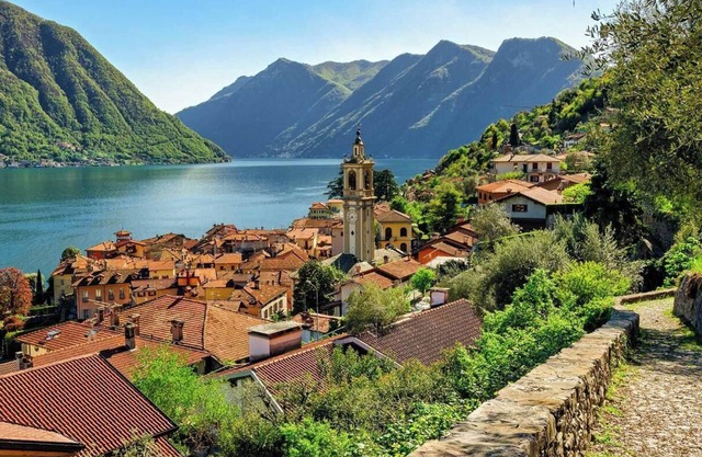 Modern Lake-View Apartment with Pool and Garage in Tremezzina