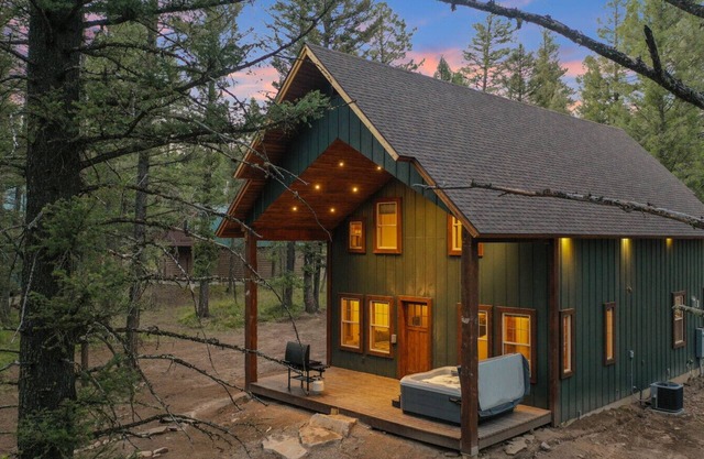 Modern Lodge Living | HotTub - Arcades - Sleeps 21