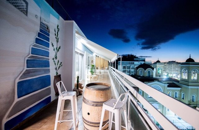 Modern Loft with panoramic view. Central location next to metro,train,harbor.
