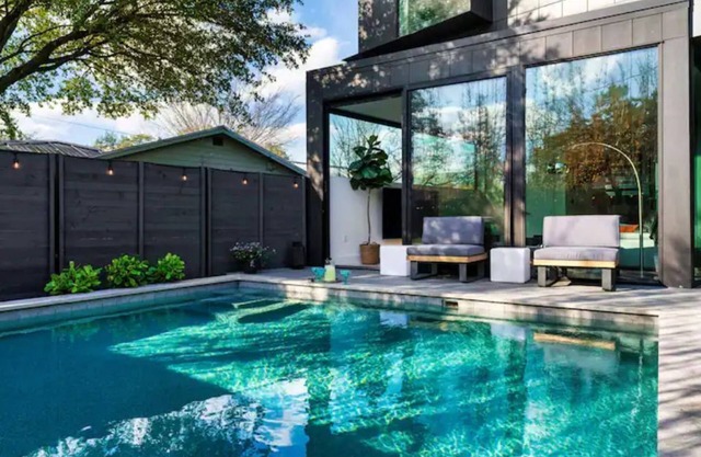 Modern Luxe, Heated Pool Oasis, Chefs Kitchen, Prime Location