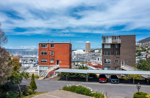 Modern Luxurious Living With Your Own Parking Spot