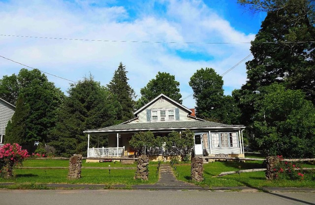 Modern Manor on Maple