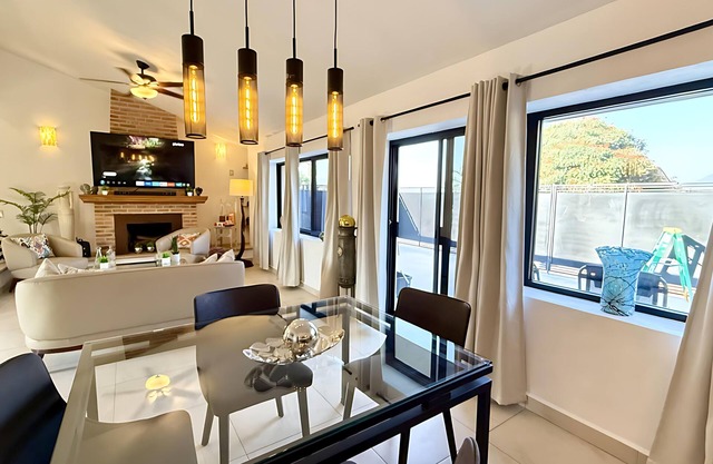 Modern LUX Ajijic 2 Bed Home -Fantastic Location -Bikes - Gym - Pickleball Court
