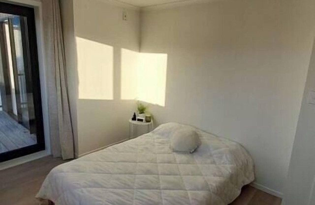 Modern near parks, shopping, and dining. family-ready!