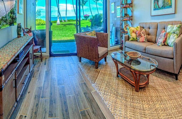 Modern Oceanfront W/Lanai and WiFi–Molokai Shores