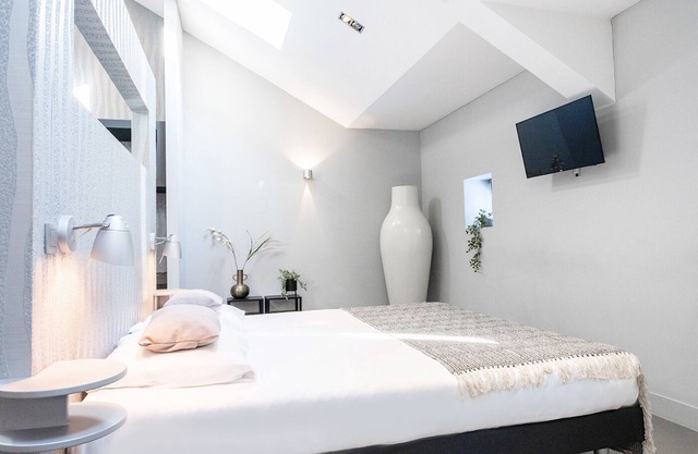 Modern Oss room, enjoy culture just steps away