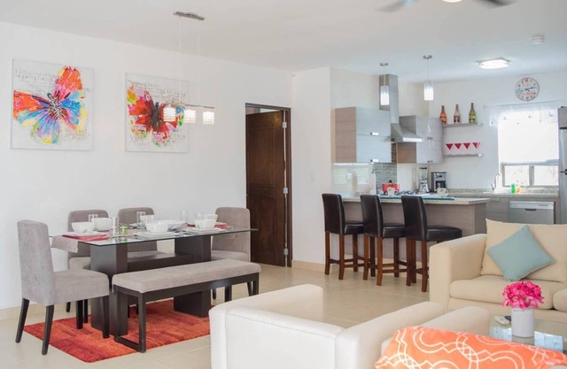 Modern Penthouse, 3 bedrooms Private Rooftop with Jacuzzi, Ocean Views