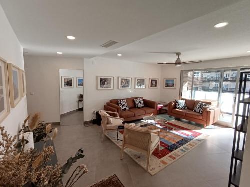 Modern Rambla Mercado Apartment