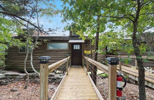 Modern Retreat, King Suite, River Views