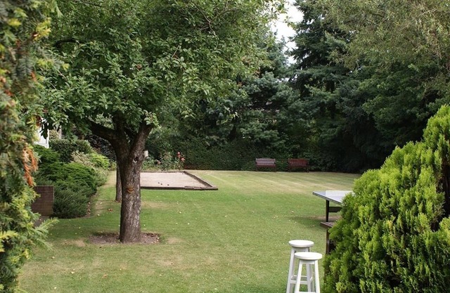 Modern Room with Garden Access and Free Parking in Vlijmen, Near Nature Trails