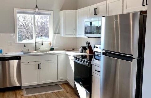 Modern Rustic Apt (Newly Remodeled) near the Airport