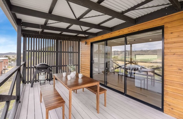 Modern & Scenic Valley Escape