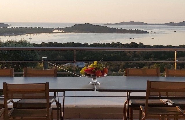 Modern sea view villa, pool, full service, arrival Sunday departure